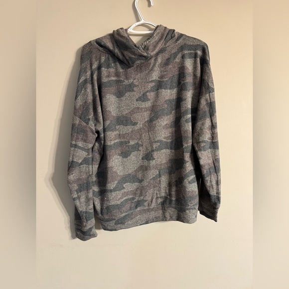 2/$15 Maurice’s Camo Print Lounge Set - Picture 6 of 9